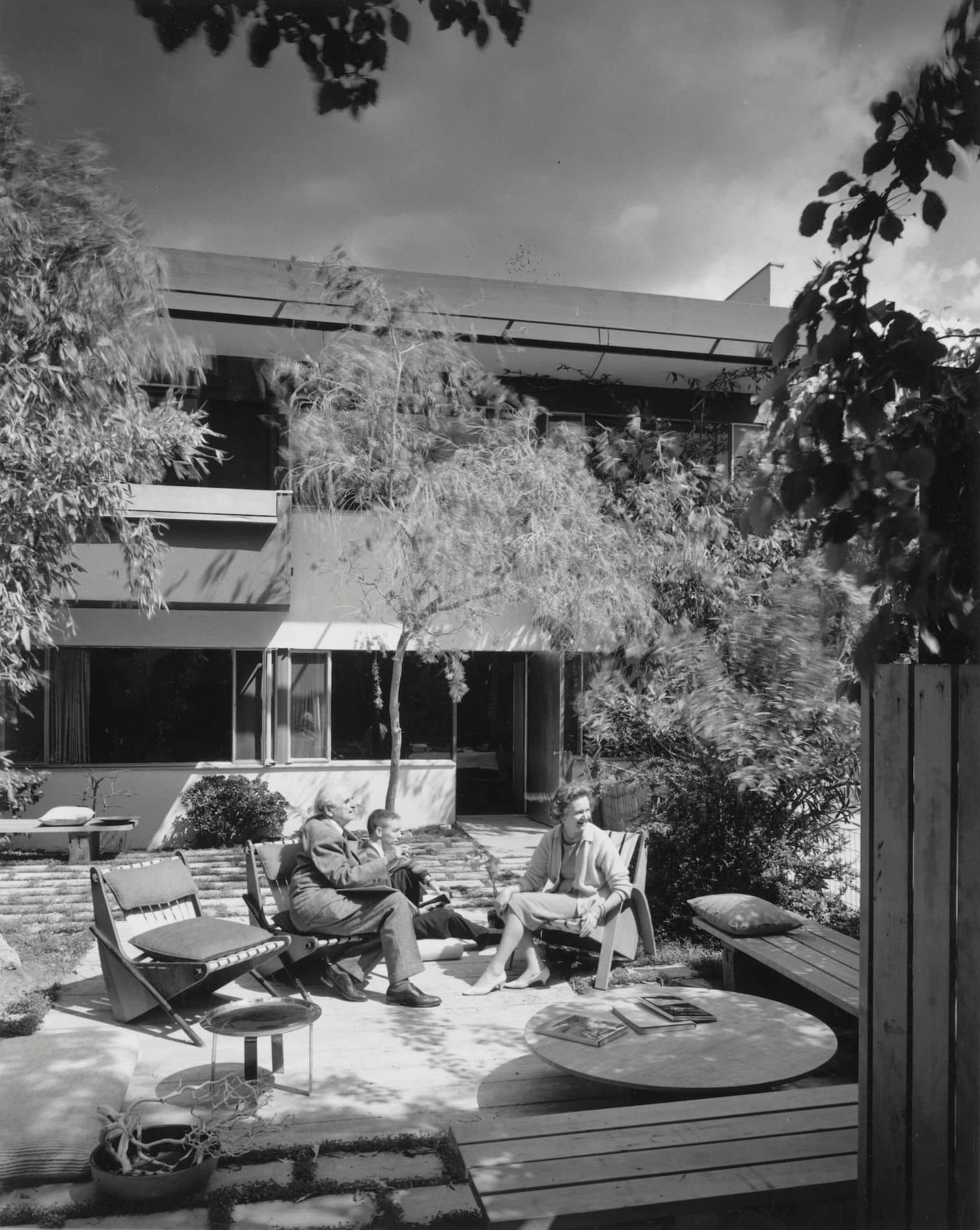 Garden patio at the Neutra Office/Apartments