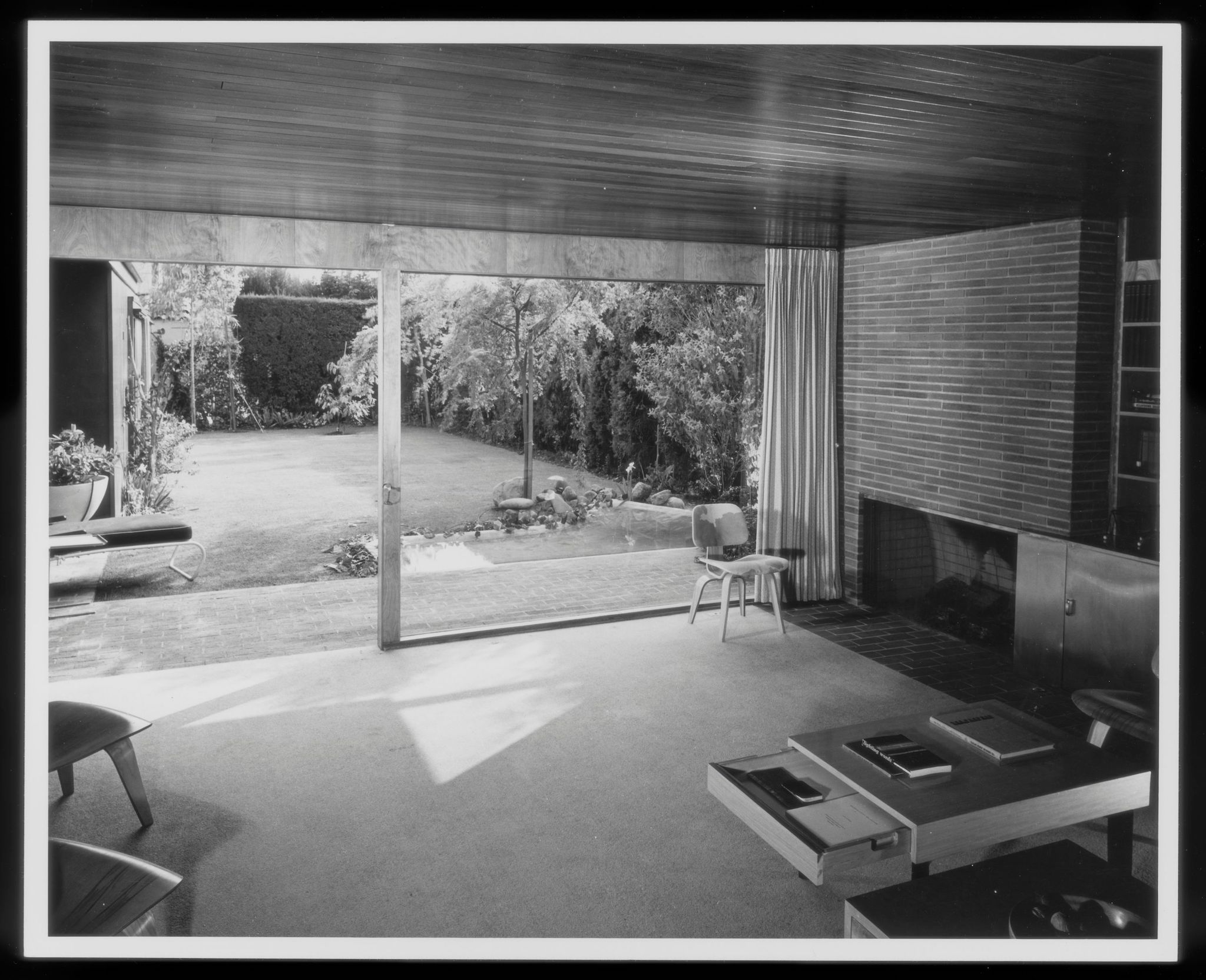 Mr. and Mrs. Samuel Miller House - Neutra Institute for Survival ...